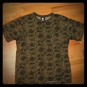 🔹Columbia Camo T-shirt